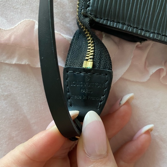 Louis Vuitton Epi Leather pochette - Picture 5 of 9